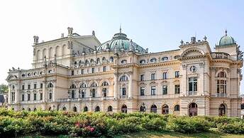 AMEN Aparthotel Curie 8