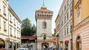 AMEN Aparthotel Curie 8