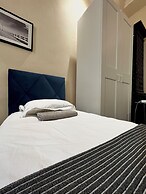 AMEN Aparthotel Curie 8