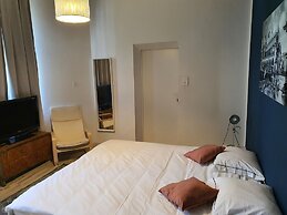 AMEN Aparthotel Curie 8