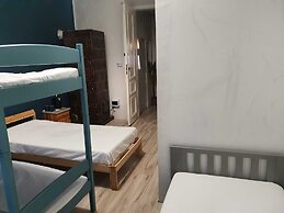 AMEN Aparthotel Curie 8