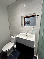 AMEN Aparthotel Curie 8