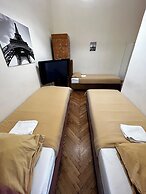 AMEN Aparthotel Curie 8