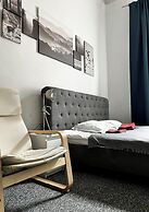 AMEN Aparthotel Curie 8