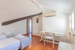 La Mansarda in Como With 3 Bedrooms and 2 Bathrooms