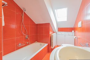 La Mansarda in Como With 3 Bedrooms and 2 Bathrooms