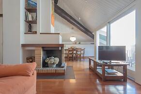 La Mansarda in Como With 3 Bedrooms and 2 Bathrooms