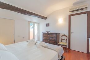 La Mansarda in Como With 3 Bedrooms and 2 Bathrooms