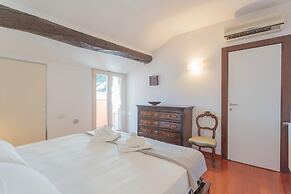 La Mansarda in Como With 3 Bedrooms and 2 Bathrooms
