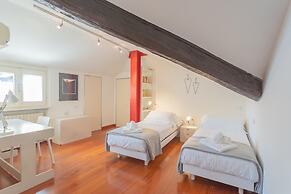La Mansarda in Como With 3 Bedrooms and 2 Bathrooms