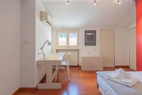 La Mansarda in Como With 3 Bedrooms and 2 Bathrooms