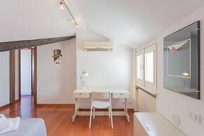 La Mansarda in Como With 3 Bedrooms and 2 Bathrooms