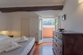 La Mansarda in Como With 3 Bedrooms and 2 Bathrooms