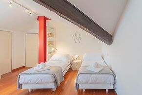 La Mansarda in Como With 3 Bedrooms and 2 Bathrooms