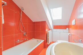 La Mansarda in Como With 3 Bedrooms and 2 Bathrooms