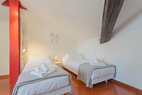 La Mansarda in Como With 3 Bedrooms and 2 Bathrooms