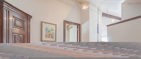 La Mansarda in Como With 3 Bedrooms and 2 Bathrooms