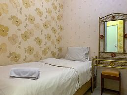 Comfort 2Br Apartment At Green Pramuka City