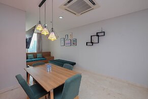 Luxury And Strategic 1Br Apartment At The Empyreal Epicentrum