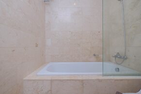 Luxury And Strategic 1Br Apartment At The Empyreal Epicentrum