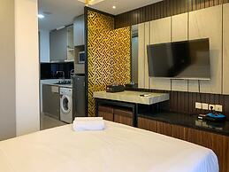 Minimalist Studio Room At Gold Coast Apartment