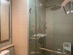 Minimalist Studio Room At Gold Coast Apartment