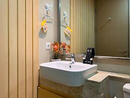 Minimalist Studio Room At Gold Coast Apartment