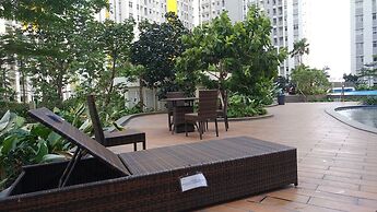 Comfort And Cozy 2Br At Springlake Summarecon Bekasi Apartment