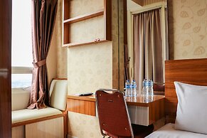 Cozy And Simply Studio At Cinere Bellevue Suites Apartment