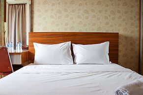 Cozy And Simply Studio At Cinere Bellevue Suites Apartment