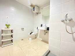 Homey Furnished Studio At Beverly Dago Apartment