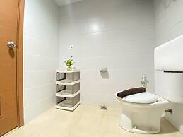 Homey Furnished Studio At Beverly Dago Apartment