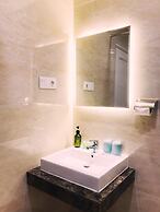 GRAND   THAMRIN  HOTEL