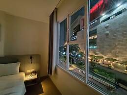 GRAND   THAMRIN  HOTEL