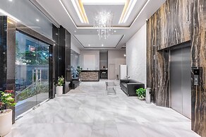 GRAND   THAMRIN  HOTEL