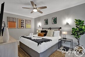 Family vacation 6 Br with Heated Pool