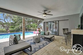 Family vacation 6 Br with Heated Pool