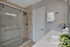 Family vacation 6 Br with Heated Pool