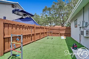 Family vacation 6 Br with Heated Pool