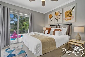 Family vacation 6 Br with Heated Pool