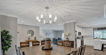 Family vacation 6 Br with Heated Pool