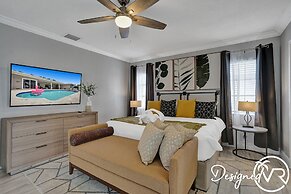 Family vacation 6 Br with Heated Pool