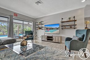 Family vacation 6 Br with Heated Pool