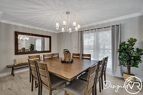 Family vacation 6 Br with Heated Pool