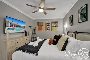 Family vacation 6 Br with Heated Pool