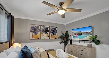 Family vacation 6 Br with Heated Pool