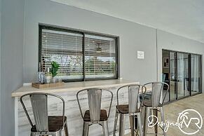 Family vacation 6 Br with Heated Pool