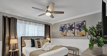 Family vacation 6 Br with Heated Pool