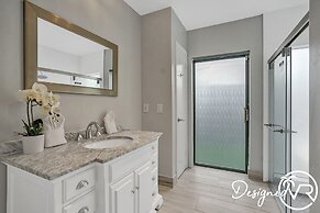 Family vacation 6 Br with Heated Pool