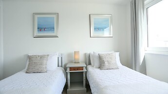 Tides - Beach Front Apartment in Bracklesham Bay